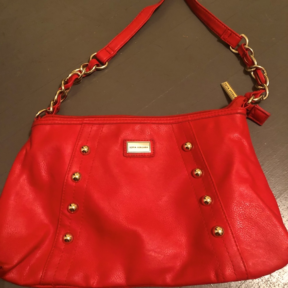 Red Sofia Vergara purse
